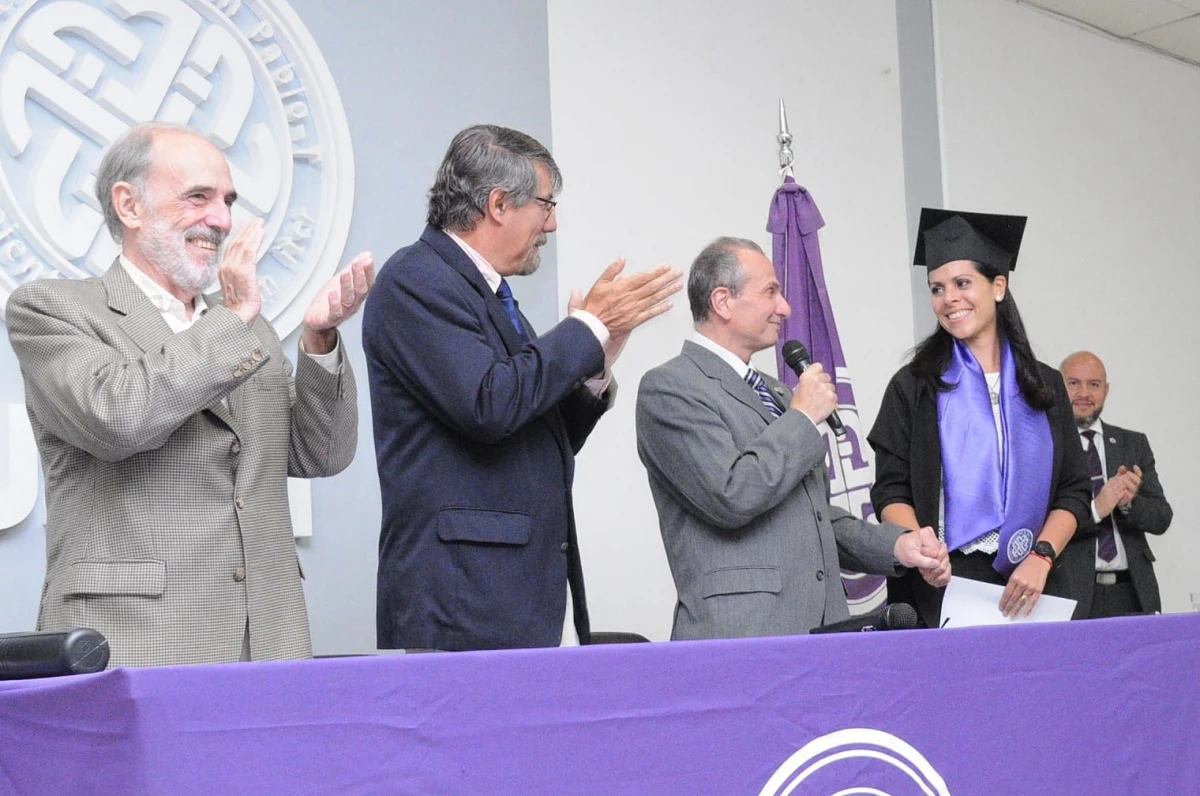 Egresó de la San Pablo-T la primera Licenciada en Ceremonial del país