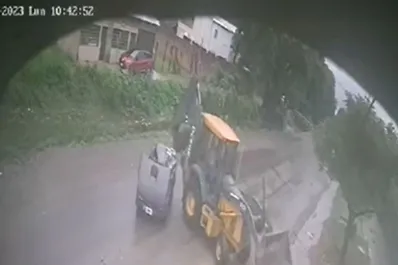 Choque en la ruta 315: un auto embistió a una máquina excavadora en Villa Carmela