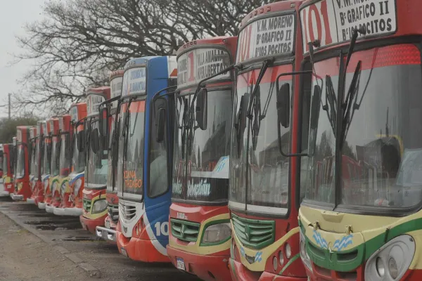 Transporte urbano: en Tucumán, suspensiones; en Buenos Aires, suba salarial