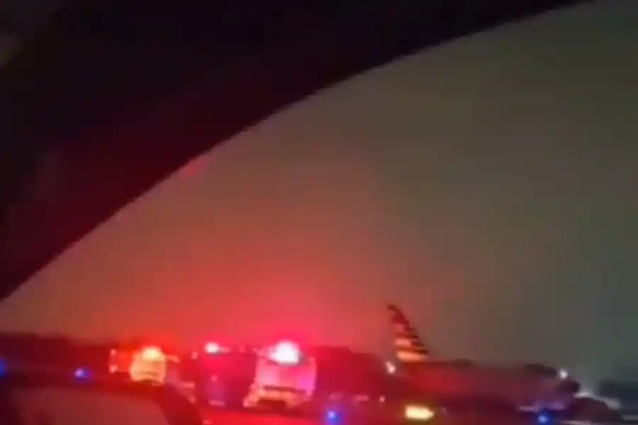 Emergencia: un avión regresó a Ezeiza luego de que un rayo impactó en una de sus alas