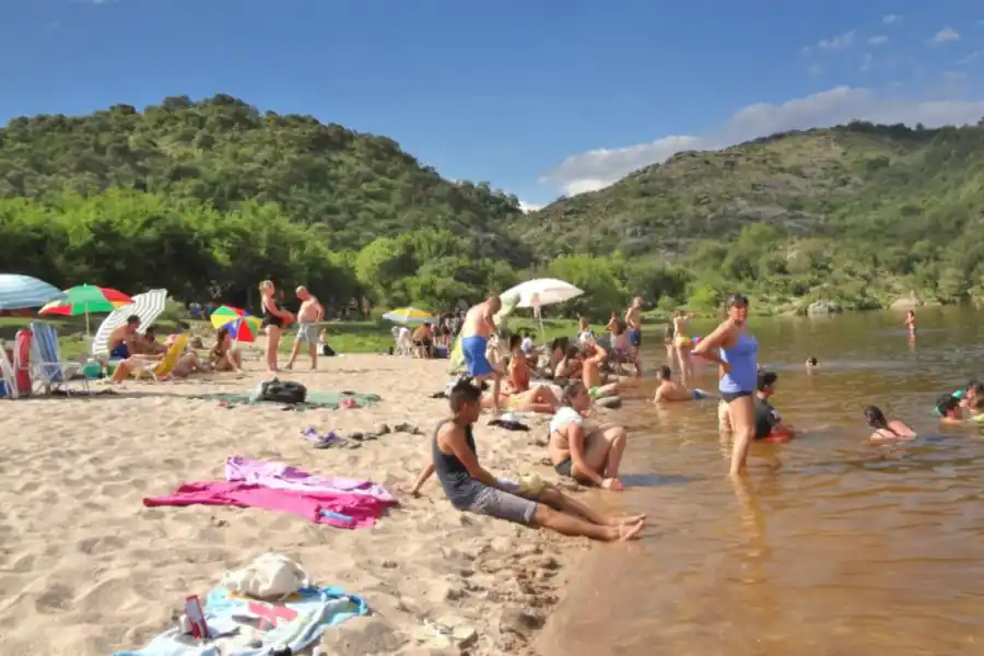 Vacaciones 2023/24: conocé las playas más tranquilas, con paisajes soñados y muy cerca de Villa Carlos Paz
