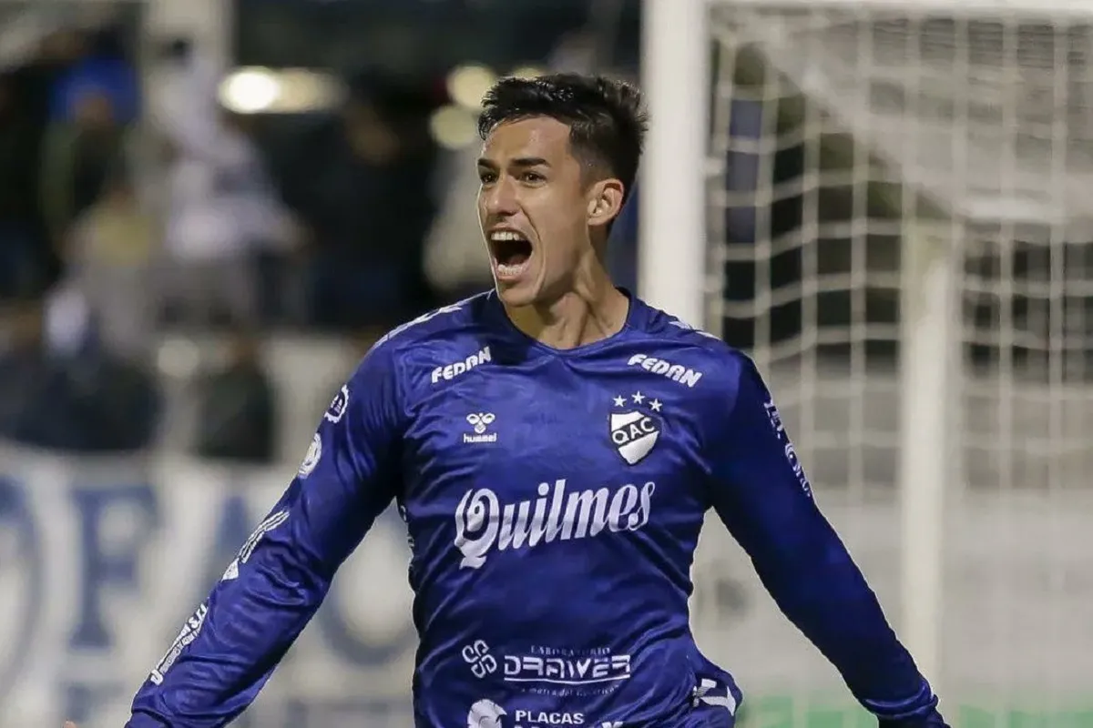 BUEN APORTE. Giampaoli se destacó en la Primera Nacional con Quilmes y podría ser una buena alternativa para Diego Martínez en la defensa xeneize. Foto tomada de Instagram.