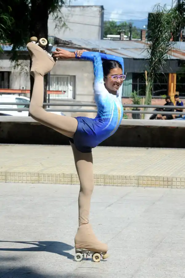 BILLMAN: Esta figura la pierna que se encuentra en el aire se sujeta con las dos manos. Foto: La Gaceta / Antonio Ferroni