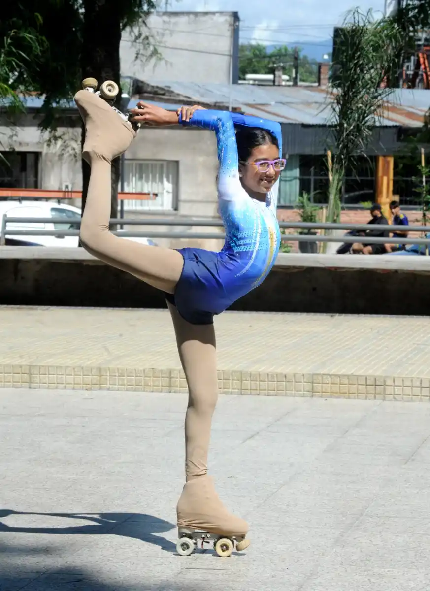 BILLMAN: Esta figura la pierna que se encuentra en el aire se sujeta con las dos manos. Foto: La Gaceta / Antonio Ferroni