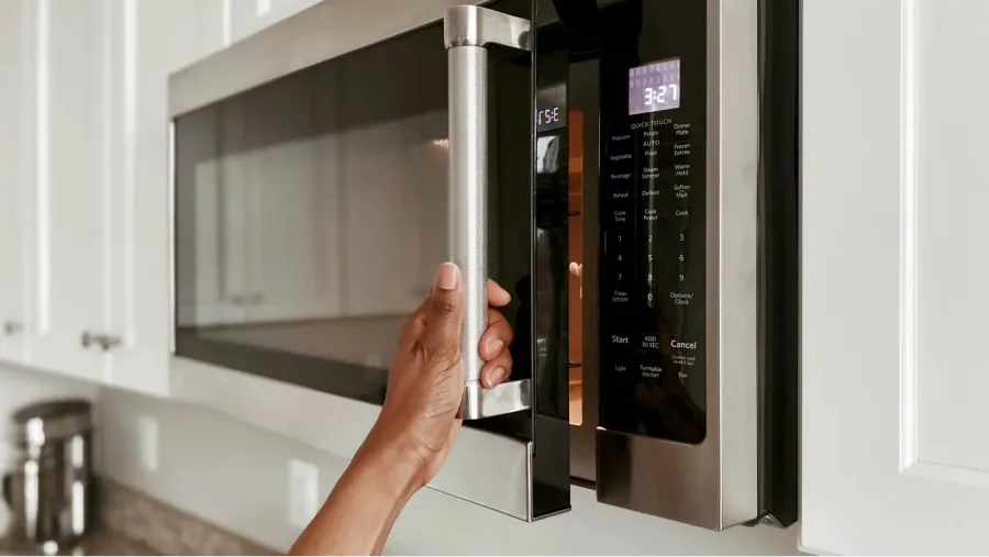 Dejar la puerta abierta del microondas puede aumentar el gasto de energía eléctrica.