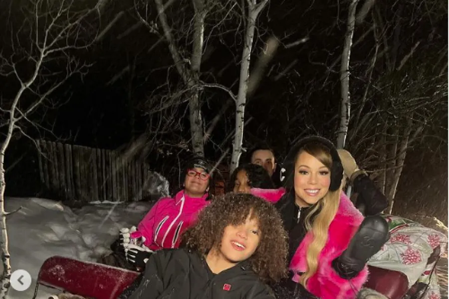 Mariah Carey junto a su familia en su habitual paseo en trineo