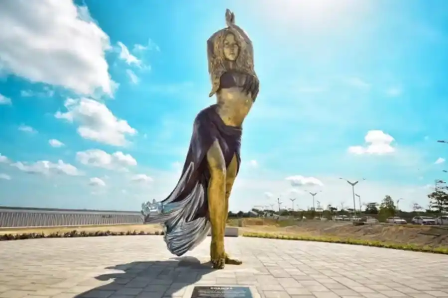 La curiosa estatua de Shakira con la que la homenajearon en Colombia
