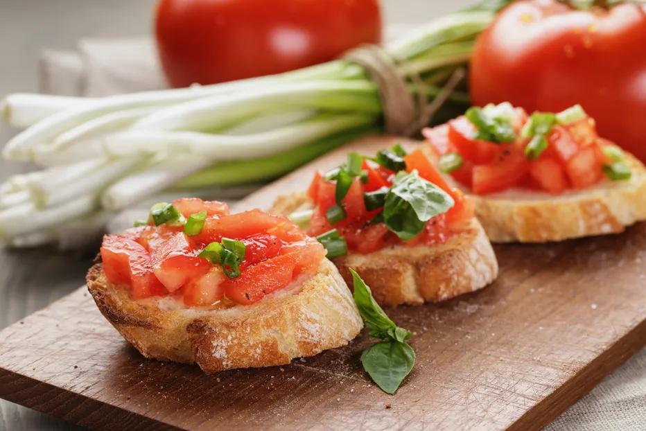 Las tostadas se pueden acompañar con ensaladas, pures o salsas.