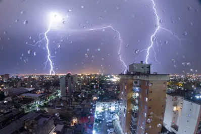 Durante una tormenta eléctrica, ¿es recomendable desconectar los electrodomésticos?