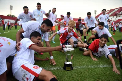 Sportivo fue efectivo y se proclamó bicampeón de la Liga Tucumana