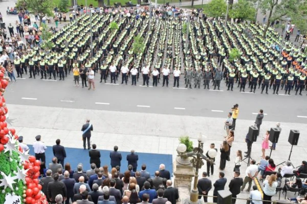 Ascensos policiales: “Necesitamos que estén en las calles, previniendo el delito”