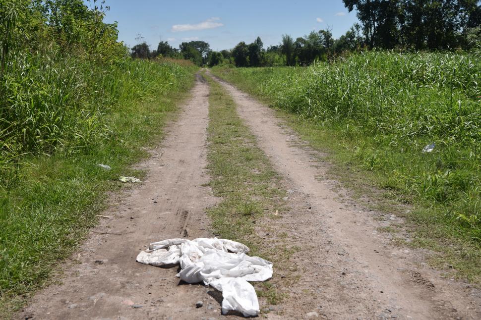 EL HALLAZGO. El cuerpo fue encontrado en un campo de Famaillá. LA GACETA / FOTO DE Analía Jaramillo