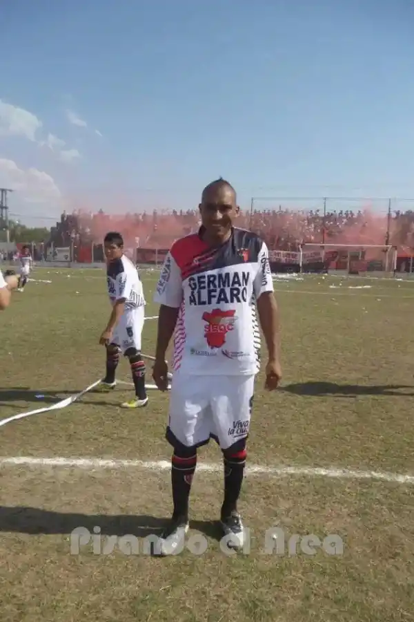 HISTÓRICO. En 2013, gracias a los goles de Tapia, el villero ascendió al Argentino B.