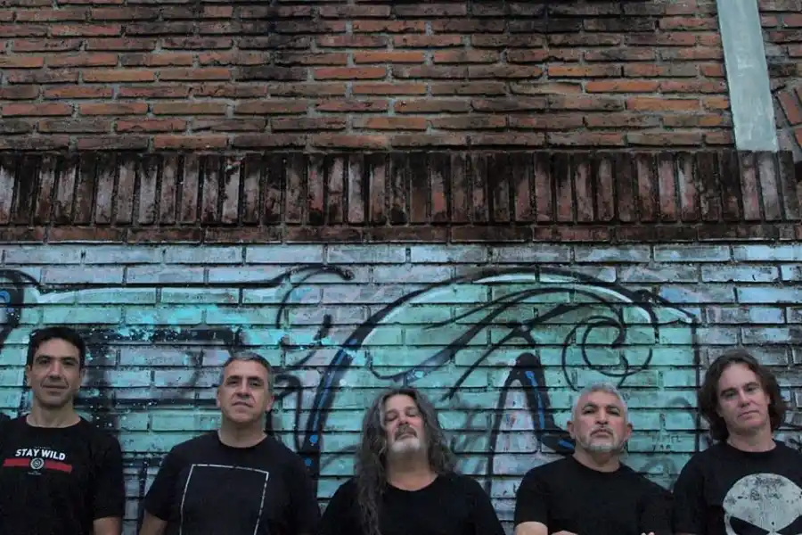 DE LUJO. Karma Sudaca, con Toni Molteni, vuelve a actuar en el sur.