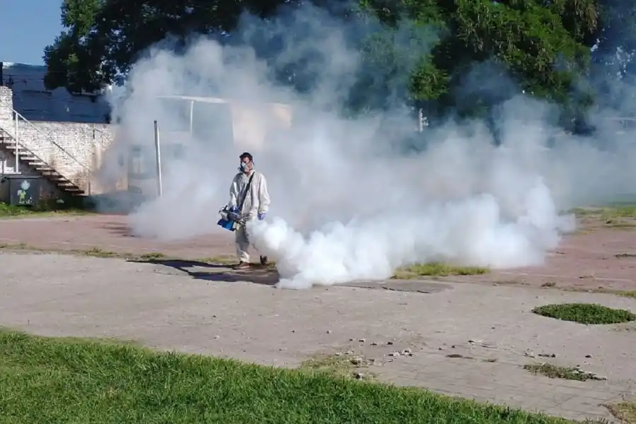 FUMIGACIONES. Fueron permanentes, pero no suficientes para erradicar al mosquito.