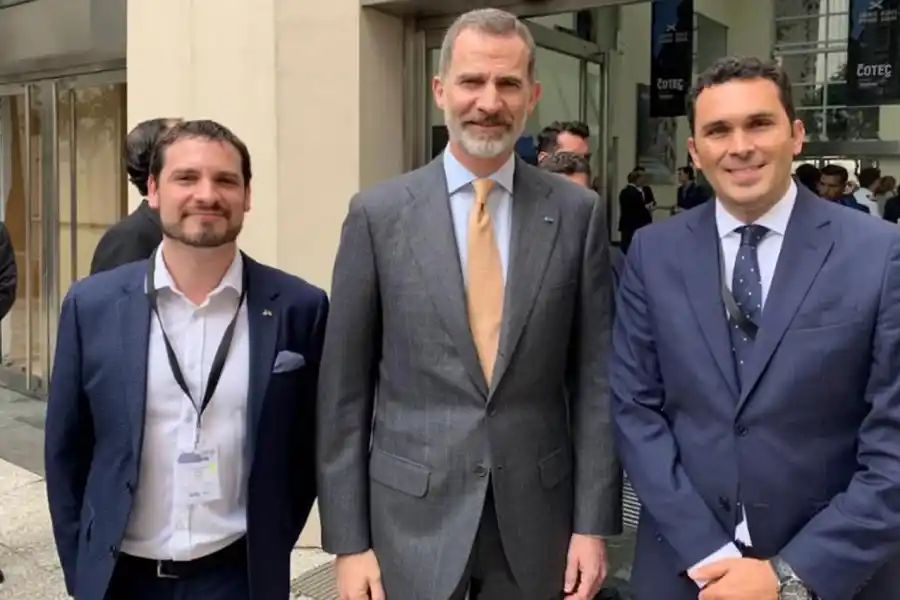 JUNTO AL REY DE ESPAÑA. Los fundadores de Untech, Alberto Ramos Vernieri y Rubén Salim Brovia.