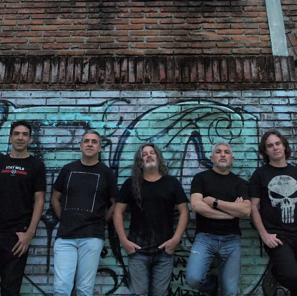 DE LUJO. Karma Sudaca, con Toni Molteni, vuelve a actuar en el sur.