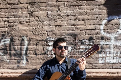 Leo Garzón vuelve a cantar con “Sangre adentro”