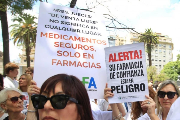 Farmacéuticos presentaron un amparo contra el DNU de Javier Milei