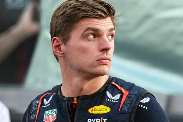 Se negaron a alquilarle un auto a Verstappen, tricampeón de Fórmula 1, por ser demasiado joven