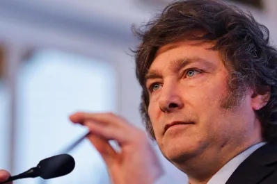 Presentaron un amparo para que se declare la nulidad constitucional del DNU de Milei