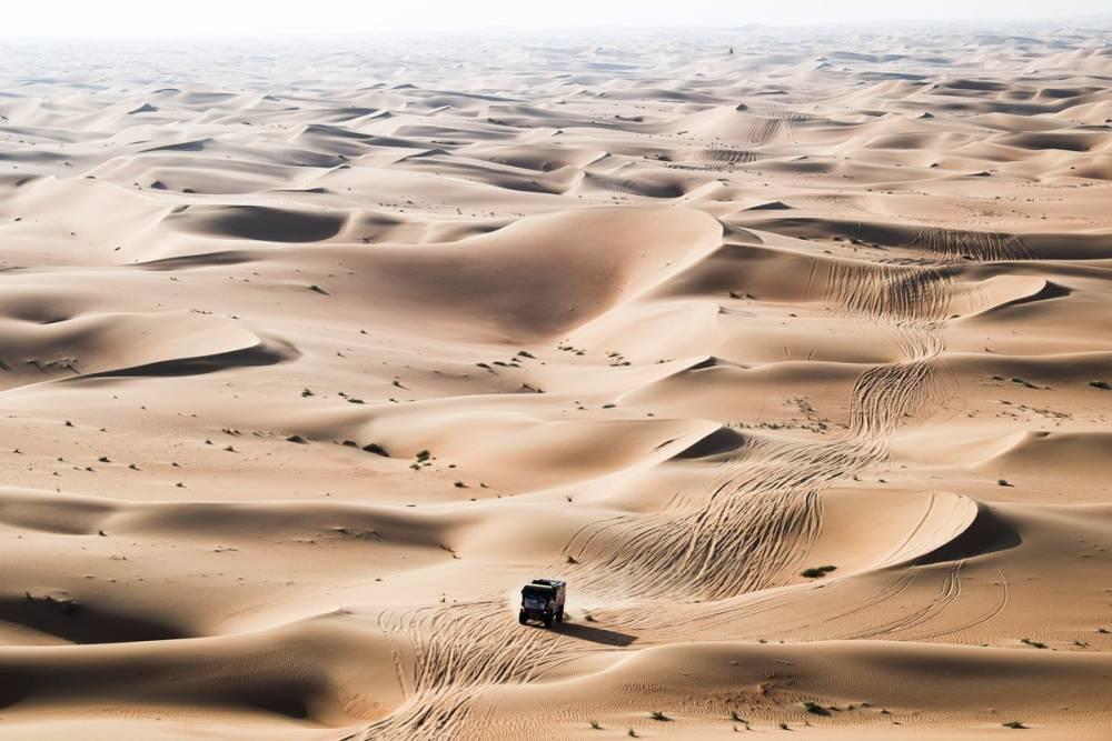 UN OCÉANO DE ARENA. El Empty Quarter, un gigantesco desierto deshabitado con dunas que pueden alcanzar hasta 300 metros, alojará la primera etapa de 48 horas de duración.