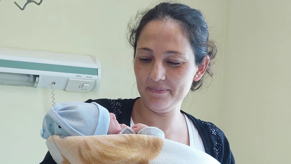    ANTES DE TIEMPO. Jésica Mendoza disfruta de su hijo Miguel Ángel. 