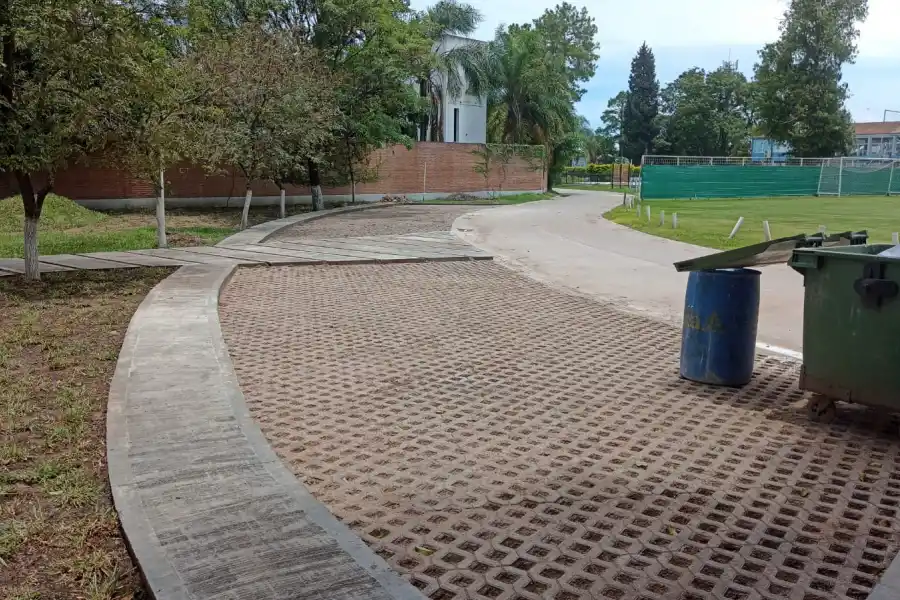 CAMINERIAS. El sector del albergue fue remodelado, se hicieron caminerias nuevas y se cambió la iluminación. Foto: Prensa CAT