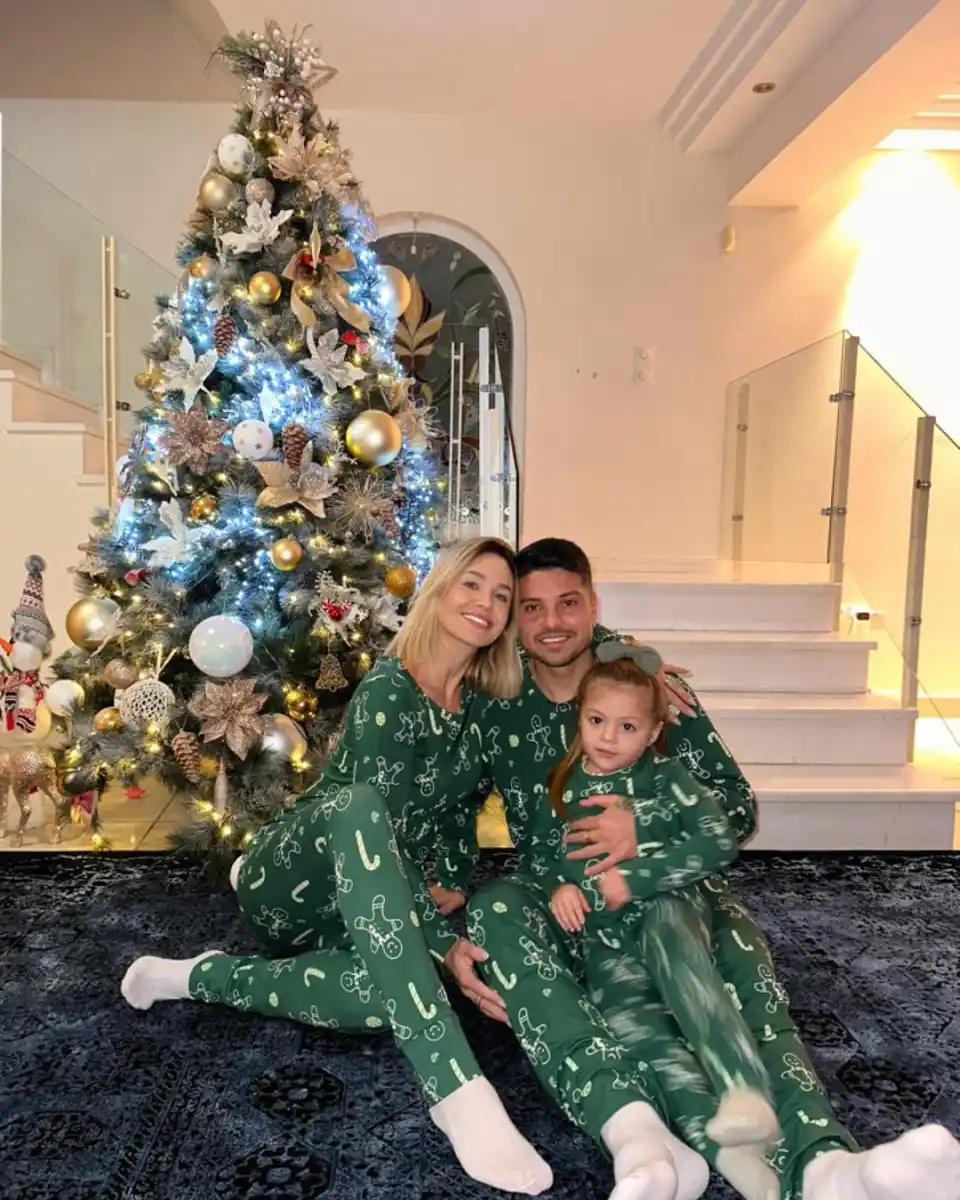 FELICES. Palacios junto a su mujer, Johana Herbel, y su hija Vicenta, en Navidad.