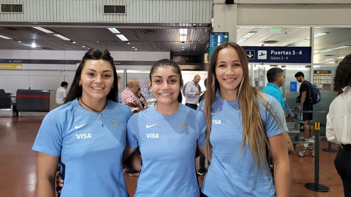 A VOLAR. Azul Medina, Candela Delgado y Andrea Moreno viajaron a Buenos Aires para la concentración nacional previa al viaje a Dubai.