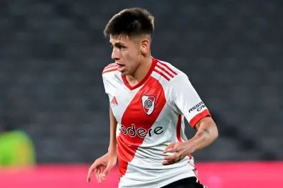 Echeverri llegó a un acuerdo con Manchester City, pero seguirá unos meses jugando para River