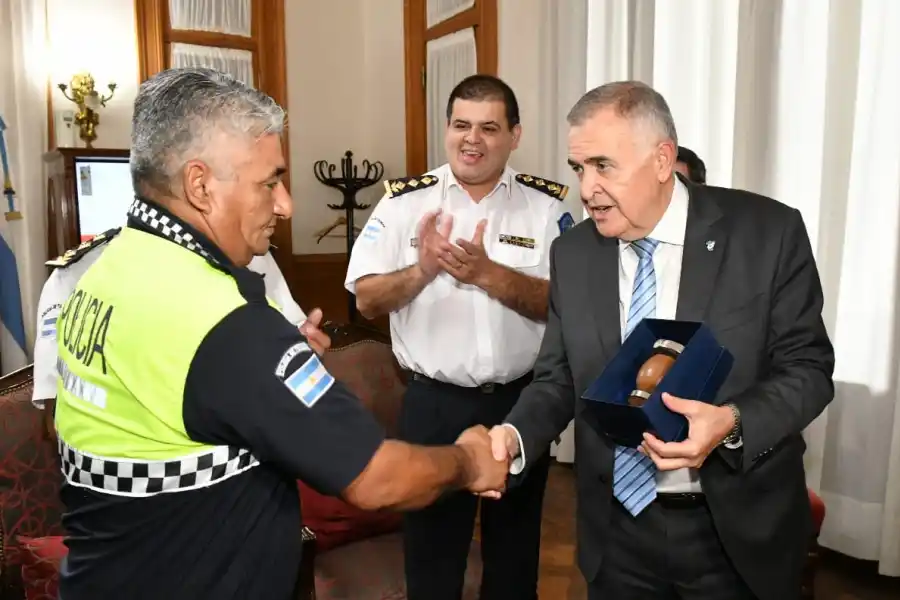 Jaldo felicitó a los policías que asistieron a una mujer para tener el primer bebé del 2024