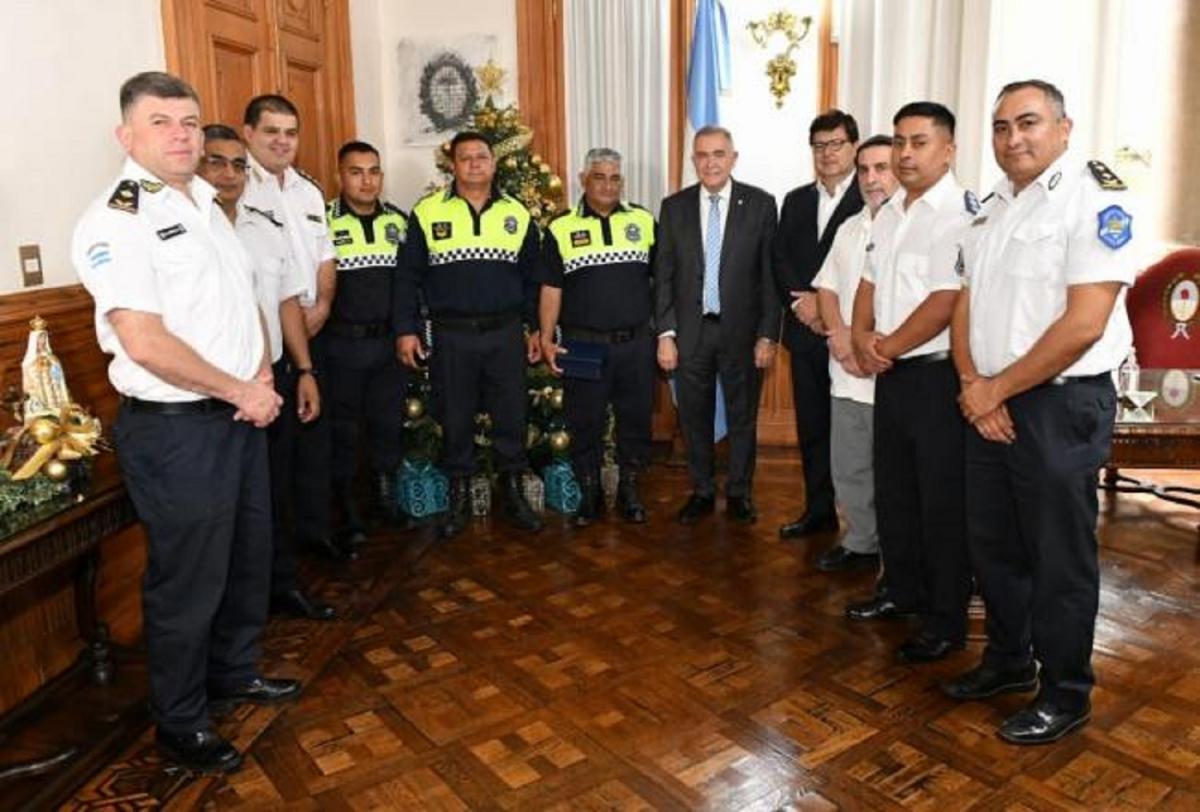 Jaldo Felicitó A Los Policías Que Asistieron A Una Mujer Para Tener El Primer Bebé Del 2024 7948