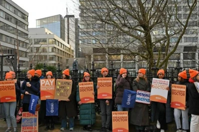 La huelga más larga de médicos en Inglaterra