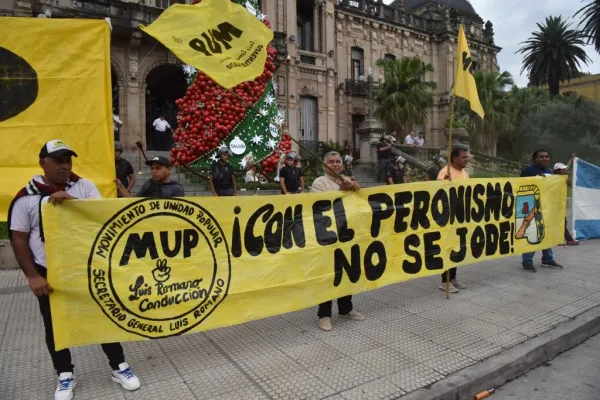 Una organización justicialista protestó contra las medidas de ajuste de Jaldo y de Milei