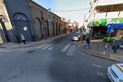 Insólito: un automovilista chocó, se descuidó y le arrebataron el celular