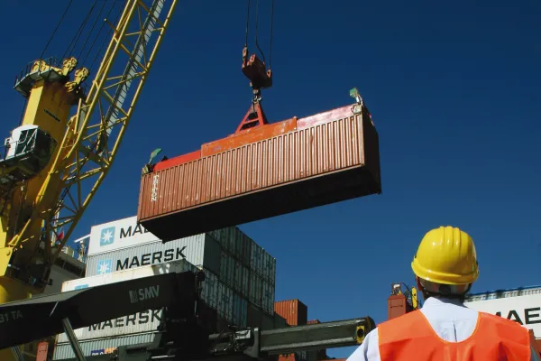 En medio de la caída industrial, las exportaciones PyMEs crecieron en dólares y volumen