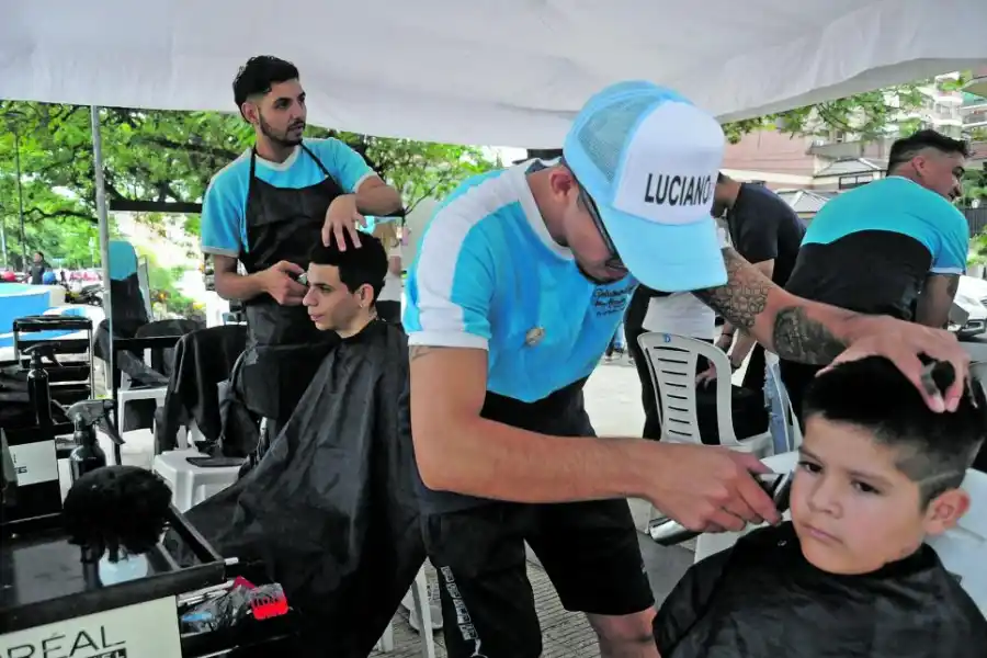 PARA TODOS. Los cortes de pelo fueron para chicos y grandes.