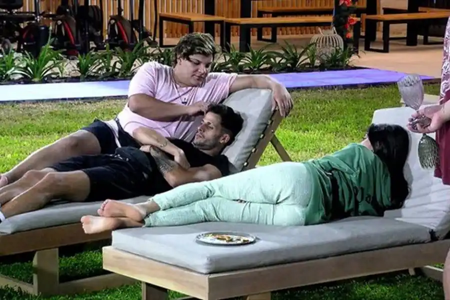 Gran Hermano: Manzana habría descubierto a dos compañeros en un momento íntimo