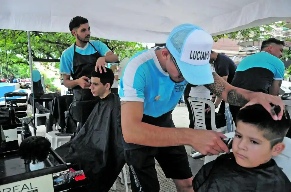 PARA TODOS. Los cortes de pelo fueron para chicos y grandes.