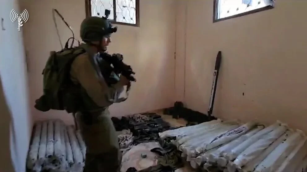 OPERACIÓN. Tropas israelíes encontraron los explosivos en la planta baja de un edificio usado como guardería. infobae