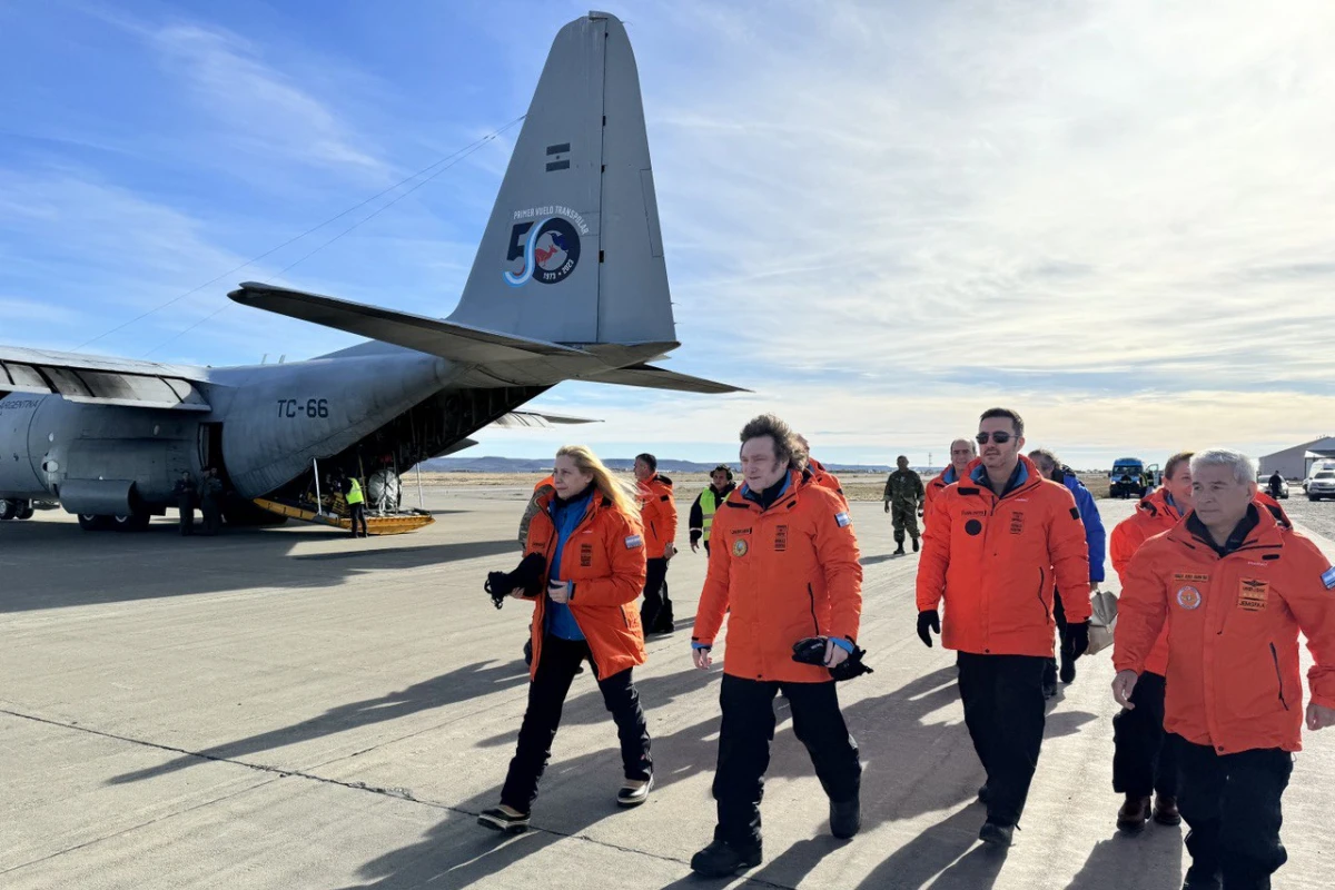 El Presidente Javier Milei parte rumbo hacia la Base Antártica Conjunta Marambio. Foto X