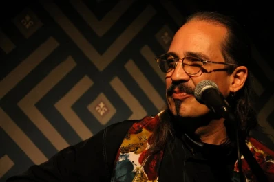 Un repaso en canciones de la carrera de Leo Deza