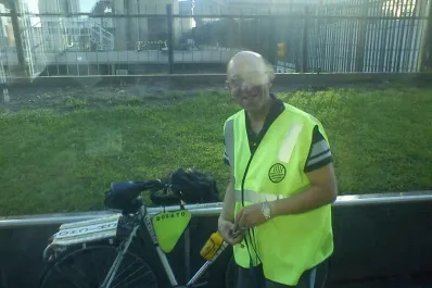 La historia del tío de Milei: pedalea para una app y está a punto de ser desalojado