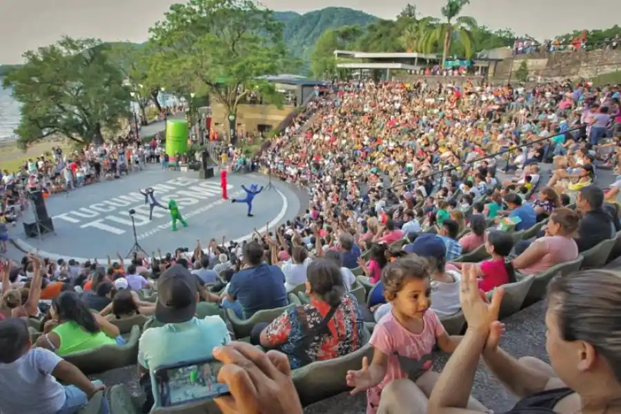 ESPECTÁCULOS. En el anfiteatro habrá diversión y música para todos.