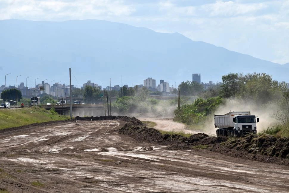 LADO TUCUMANO. No se observa avance en la construcción de la vía la gaceta / foto de Ines Quinteros Orio (archivo)