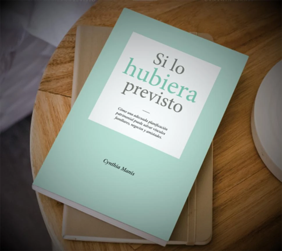 LA AUTORA. Cynthia Manis, escribana de profesión, considera fundamental la previsión de todo tipo de situación que nos puede tocar vivira futuro.