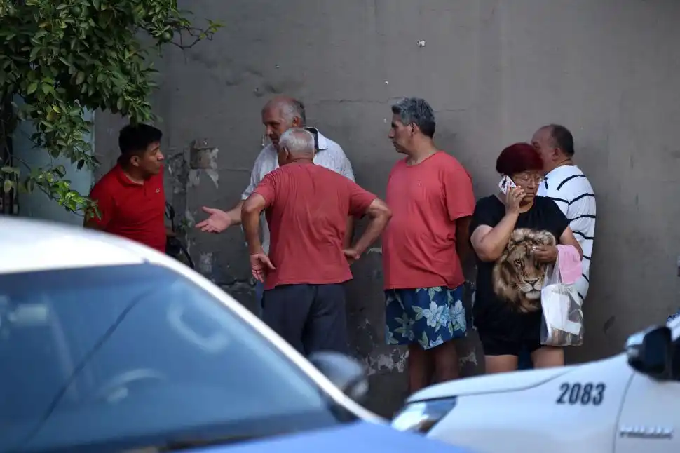 CONMOCIÓN. Vecinos y allegados de “Cachito” observaron las pericias