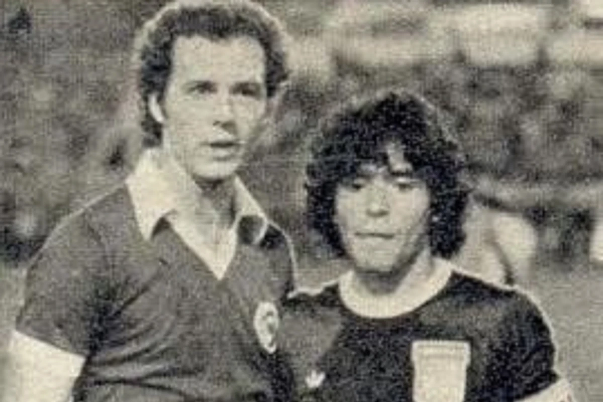 CAPITANES. Beckenbauer y Maradona. 