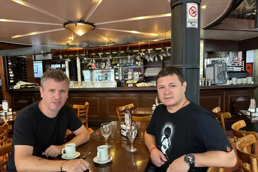 Federico Martelli, secretario general del MUP en el país, junto a Luis Romano.